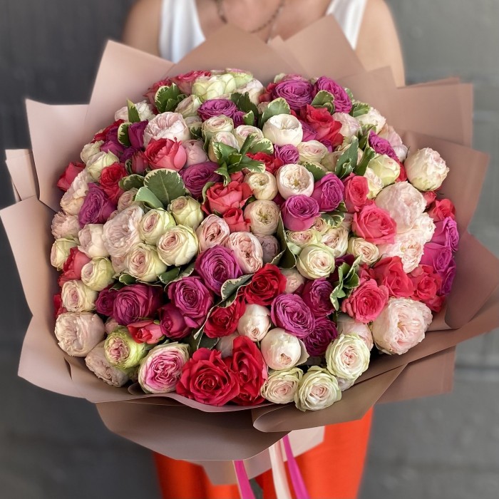 Букет из 51 кустовой пионовидной розы MIX